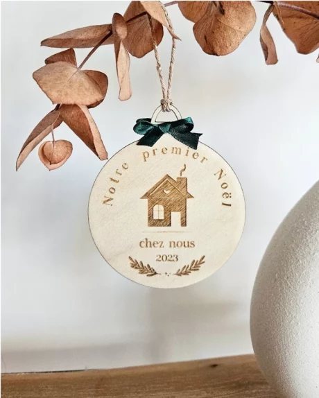 Boule de Noël en bois personnalisée